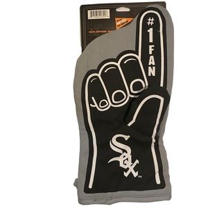 Chicago White Sox #1 fan oven mitt pot holder looks like foam finger MLB